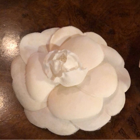 Chanel Camellia - Picture 5 of 6